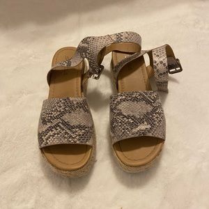Platform sandals